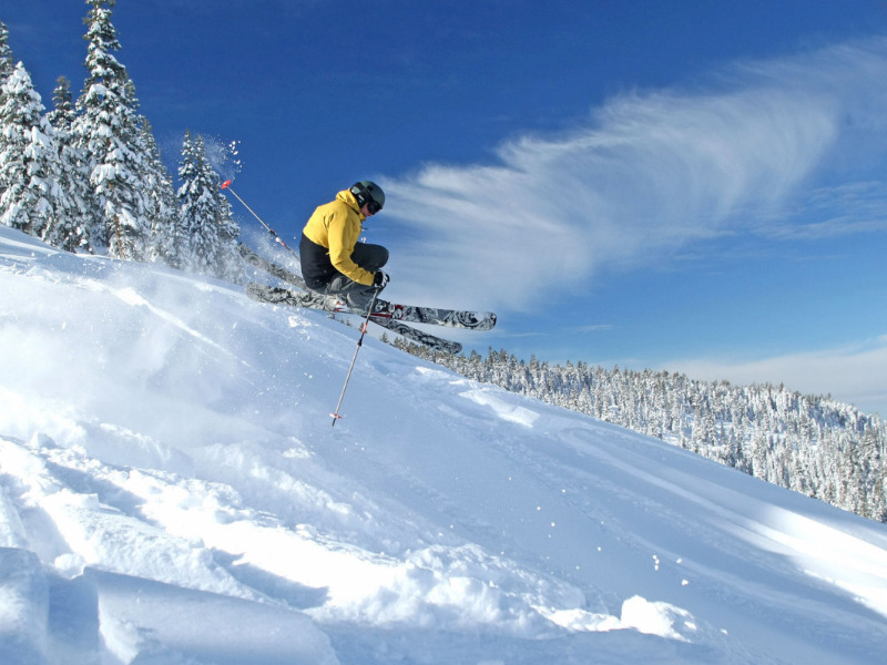 Skiing at Dodge Ridge